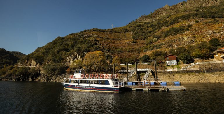 Turismo.- La Diputación de Lugo abre este jueves el plazo para reservar rutas en catamarán por la Ribeira Sacra