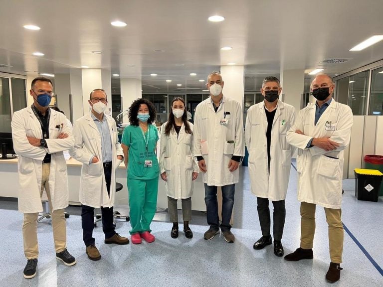 Una veintena de profesionales de cirugía extirpan con éxito un tumor de gran tamaño en una operación de 8 horas en Vigo