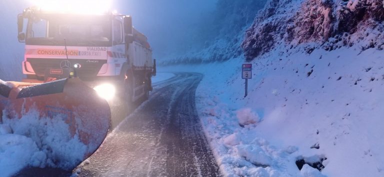 La nieve y el hielo obligan a intervenir en 57 carreteras provinciales de la montaña de Lugo