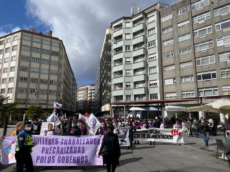8M.- El feminismo gallego celebra el 8M con proclamas contra «el patriarcado» y la «desigualdad laboral»