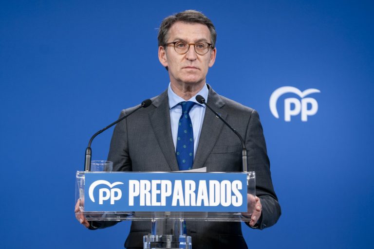 Feijóo presenta su candidatura a presidir el PP con más 55.000 avales