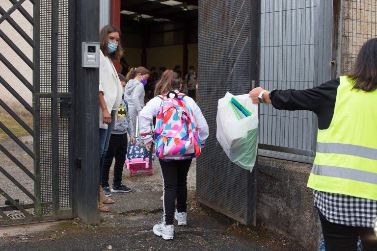 Cvirus.- Galicia retirará en «próximos días» la mascarilla en los patios de colegio y estudiará la supresión en interior