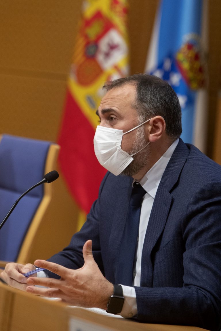 La Xunta culpa a Madrid por no tener médicos y dice que quiere «captar más»