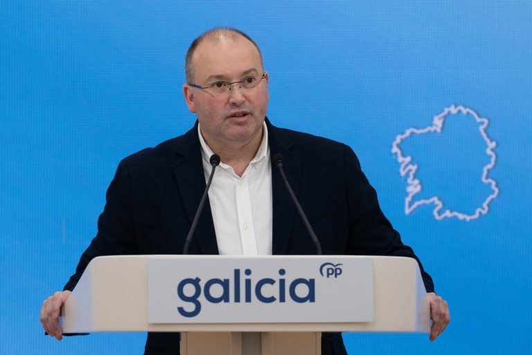 El PP gallego desvincula a Feijóo del pacto con Vox en Castilla y León: «El presidente del PP se llama Pablo Casado»