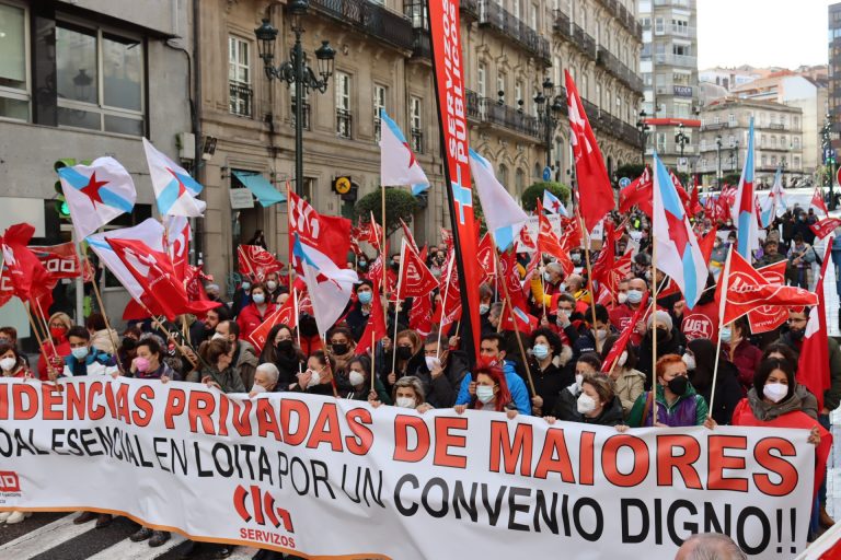 Personal de residencias privadas se manifiesta en Vigo contra la «precariedad» en el sector