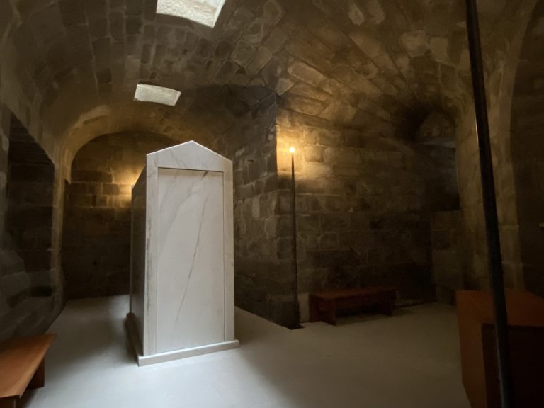 Álvaro Siza diseña en mármol blanco el nuevo espacio funerario de la Catedral de Santiago