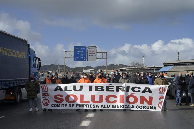 Trabajadores de Avilés de Alu Ibérica piden al comité de A Coruña «echarse a un lado»