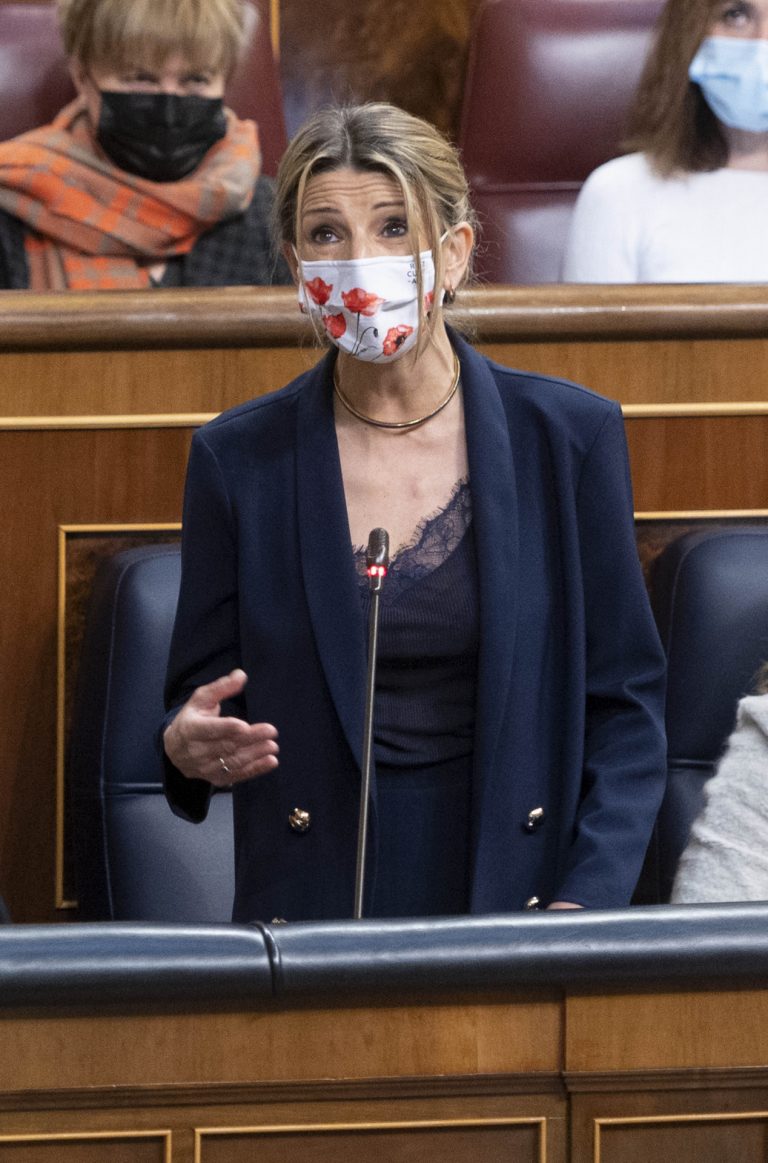 Yolanda Díaz demanda «más democracia que nunca» frente a un Feijóo «secuestrado por Vox»