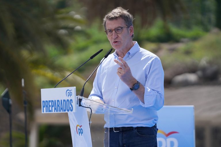 Feijóo censura que el Gobierno «se está forrando» con la subida del precio de la luz y pide bajar los impuestos