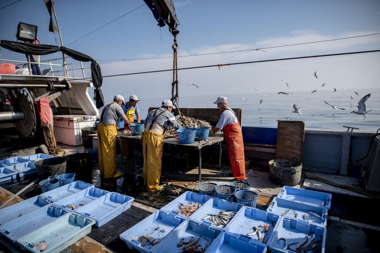 El PSdeG acusa de «intransigente» al PP al fracasar una declaración sobre la pesca de fondo
