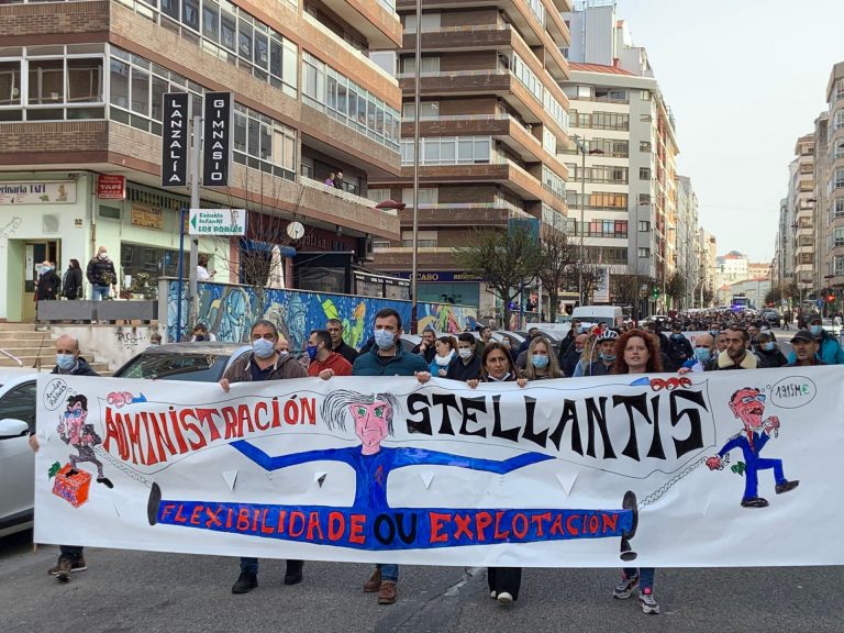 Centenares de personas protestan en Vigo por la «dramática situación» de los trabajadores de Stellantis