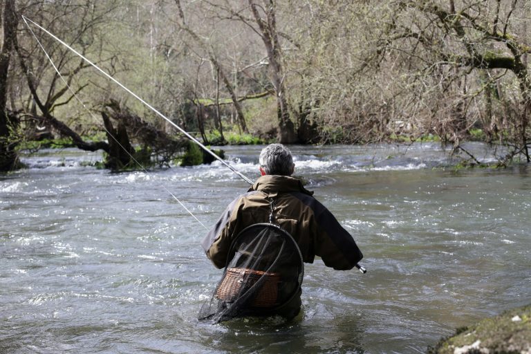 Este domingo comienza la temporada de pesca fluvial con más de 41.000 licencias, 4.000 más que el año anterior