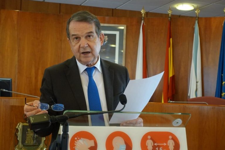 Abel Caballero pide a Feijóo que «mientras sea presidente de la Xunta, priorice Galicia» sobre el Partido Popular