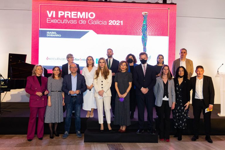 Executivas de Galicia premia el «esfuerzo, profesionalidad y talento» de la pianista Isabel Dobarro