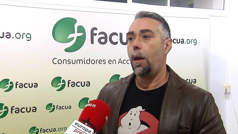 Diez hospitales privados en Galicia incumplen la ley al usar teléfonos de pago, denuncia Facua