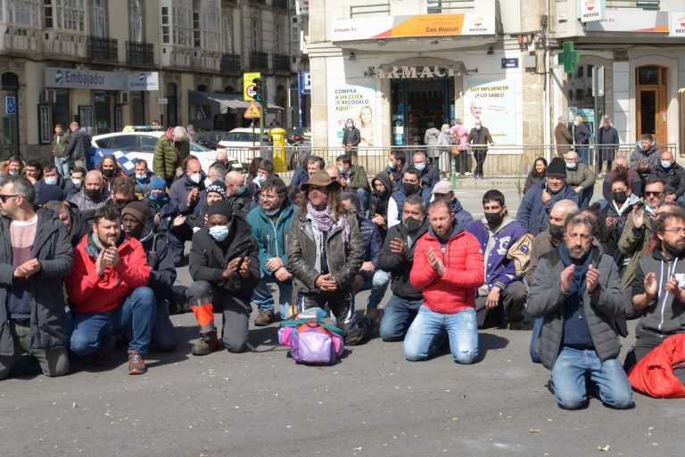 Trabajadores de contratas de la refinería de A Coruña se manifiestan para exigir más seguridad