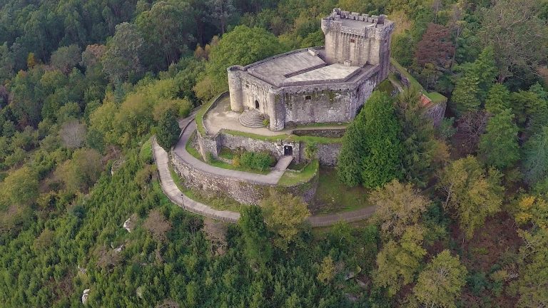 El Castillo de Sobroso estrena musealización para potenciar los recursos turísticos de su comparca