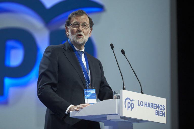 Rajoy pide «unidad» al PP en torno a Feijóo, valora la «entrega» de Casado y pide «no prescindir de nadie»