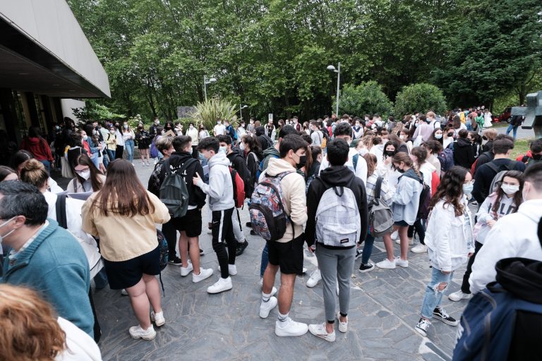 Más de 165.000 estudiantes gallegos ya solicitaron las becas del Ministerio para el próximo curso
