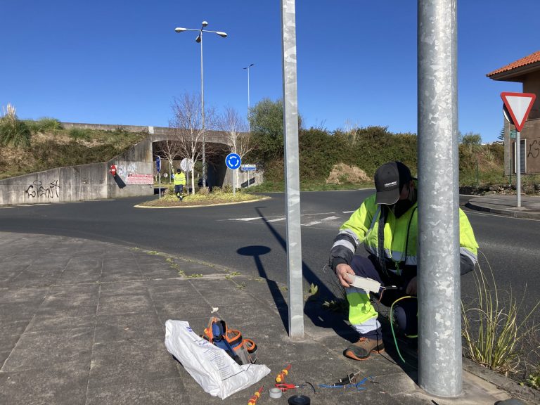 Detenida una mujer por robar 10 kilos de cable de una farola en las instalaciones de la empresa de aguas de Ferrol