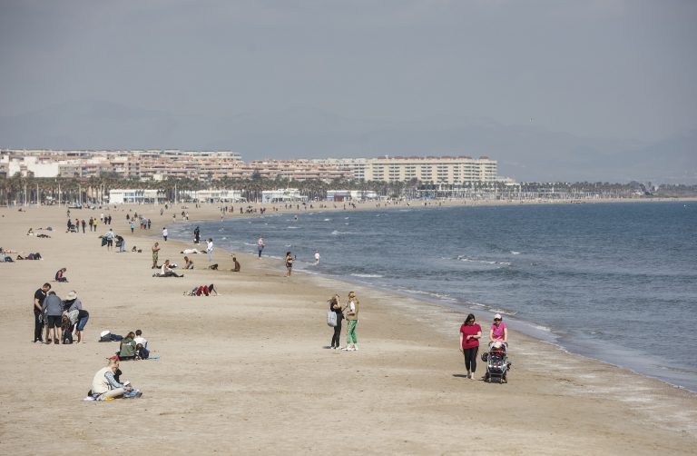 Casi el 40% de la población española está empadronada en municipios costeros, según un análisis del Gobierno