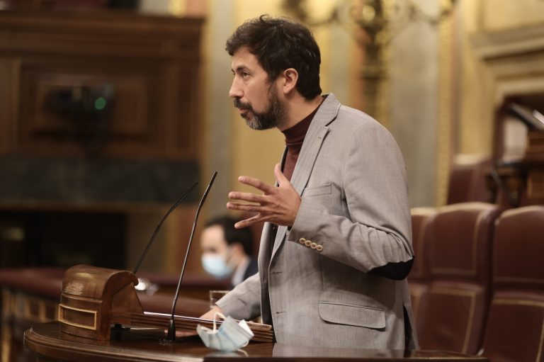 Gómez-Reino (Unidas Podemos) acusa a Sánchez y a Albares de ceder al «chantaje» de Marruecos con el Sáhara