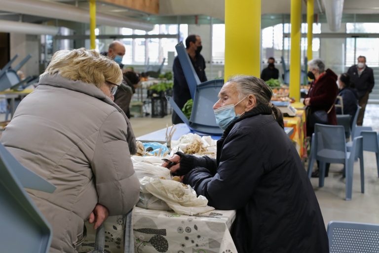 Bajan a 638 los hospitalizados por Covid en Galicia y a 12.833 los casos activos tras otros 1.600 contagios