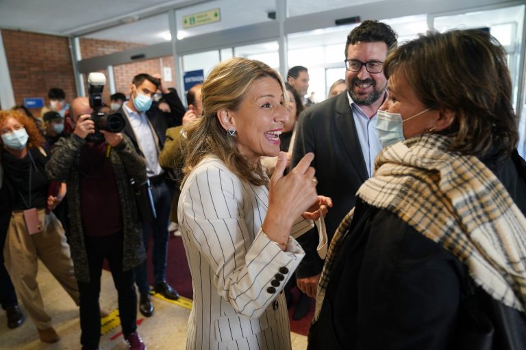 Díaz cree que «el debate» en el relevo en el PP está en si se trasladará a España y Galicia «la foto de Mañueco con Vox»
