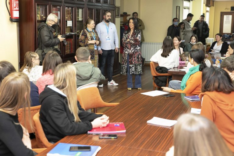 El Ayuntamiento de A Coruña ofrece clases gratuitas de español a refugiados