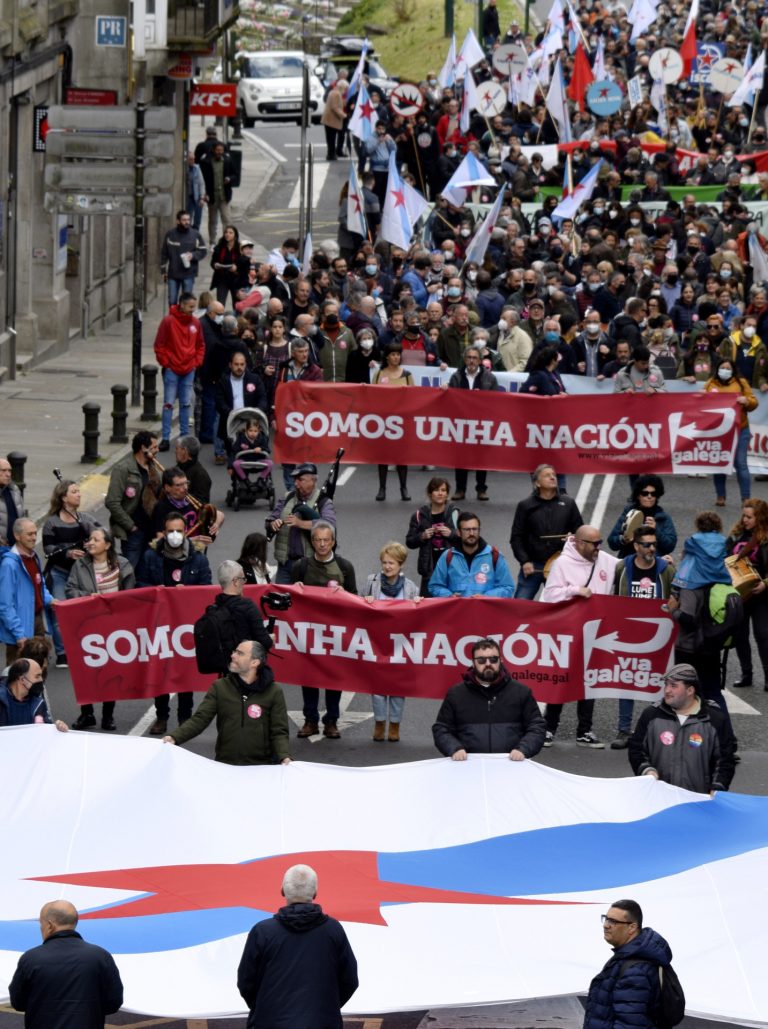 Cientos de personas se manifiestan en Santiago por la autodeterminación de Galicia