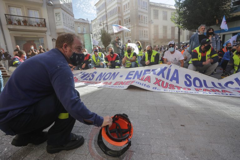 Los trabajadores de Alcoa San Cibrao confían en que las cubas puedan reactivarse antes del 1 de enero de 2024