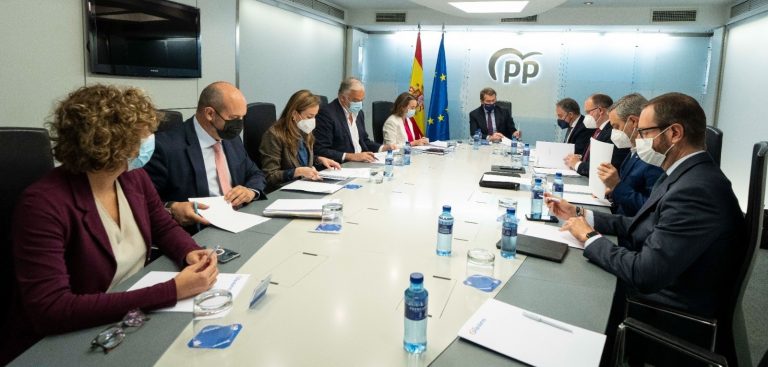 Feijóo comunicará directamente a Sánchez este lunes los interlocutores del PP para la negociación sobre el CGPJ