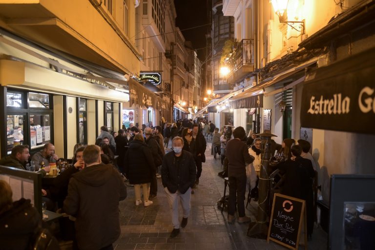 Los contagios por covid siguen en aumento en Galicia, con 15.743 casos activos