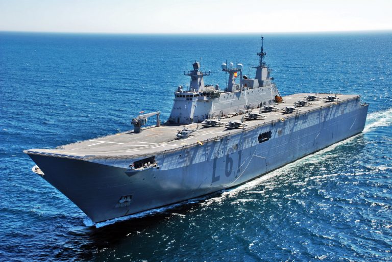 El buque de la Armada ‘Juan Carlos I’ hará escala este jueves en Marín por primera vez en su historia