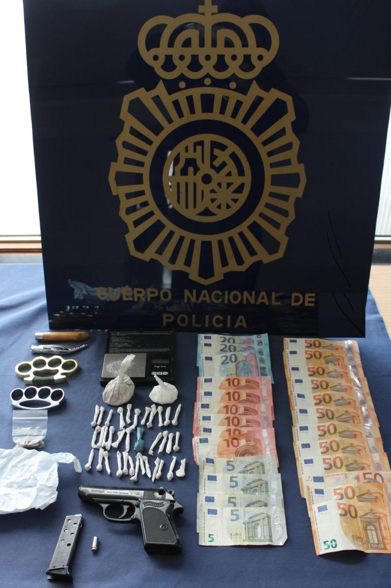 Detenidos en A Coruña tres hombres por venta de drogas en la zona del Castrillón