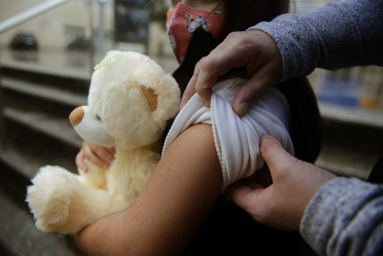 Galicia se mantiene a la cabeza de la vacunación pediátrica con el 64% de su población diana con pauta completa
