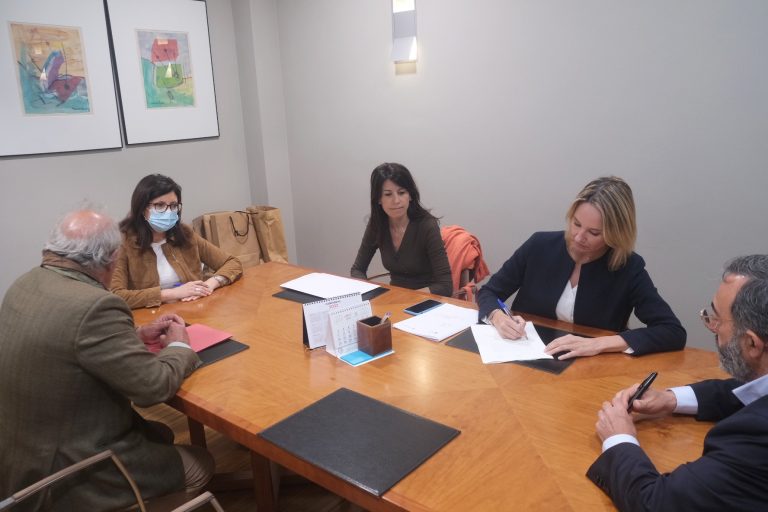 La Xunta cede cinco viviendas y dos locales al Ayuntamiento de Vigo y pide al gobierno local «mayor proactividad»