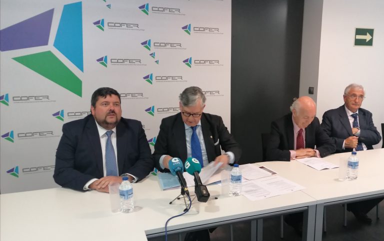 Empresarios de Galicia apoyan la implantación de la eólica terrestre y marítima y piden menos burocracia en inversiones