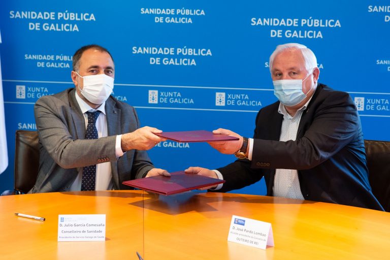 Sanidade y el Ayuntamiento de Outeiro de Rei firman el protocolo que permitirá integrar el PAC y el centro de salud
