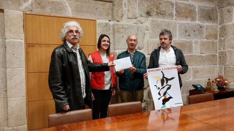 Ucrania.- El pintor Baldomero Moreiras y el Ayuntamiento de Celanova recaudan 1.300 euros, que entregan a Cruz Roja