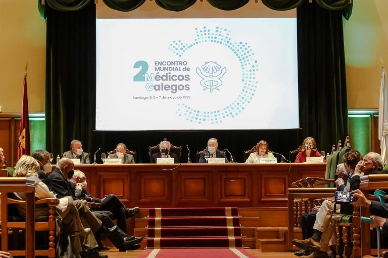Miguel Santalices: «La autonomía le sentó muy bien a la sanidad pública gallega»