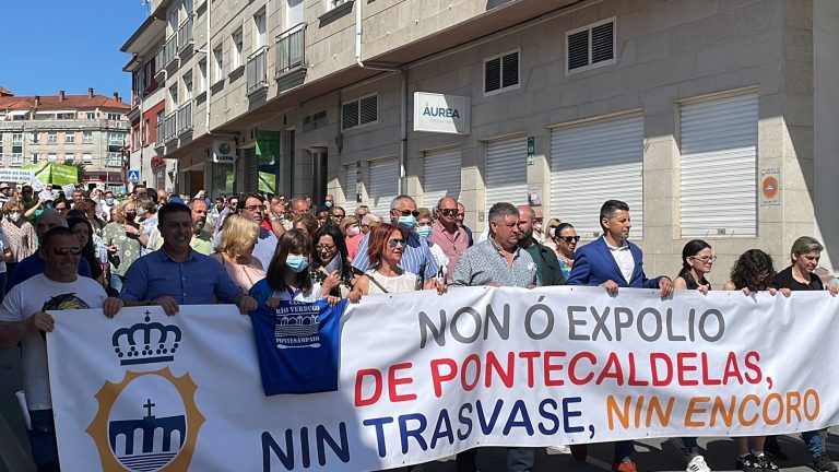 Casi 2.000 personas se manifiestan en Ponte Caldelas contra el embalse del río Oitavén y el trasvase del Verdugo