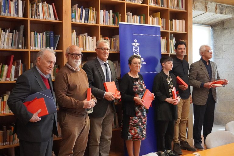 El CCG homenajea la memoria de los exiliados con la edición de ‘Cancioneiro da loita galega’, de Delgado Gurriarán