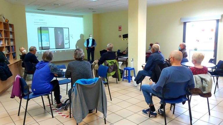 Ingenieros gallegos reivindicarán en el Día de Internet democratizar el acceso a la red de las personas mayores