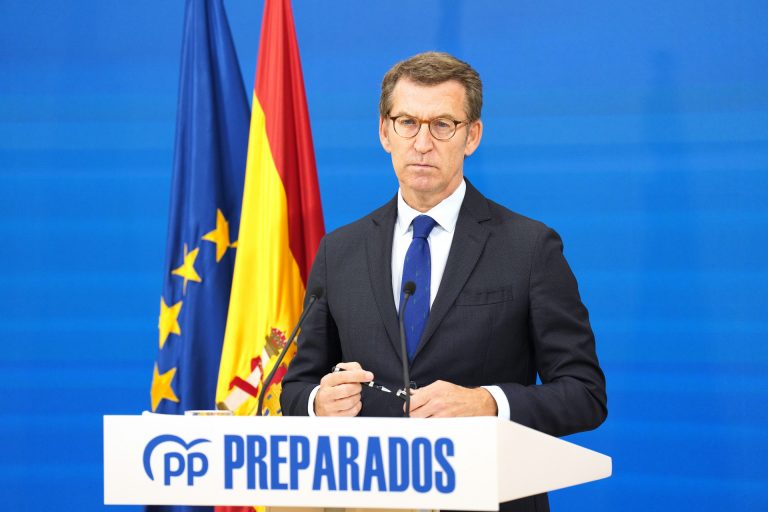 Feijóo acusa a Sánchez de «dañar seriamente a España» con su «autoinmolación»: «Es una caricatura de presidente»