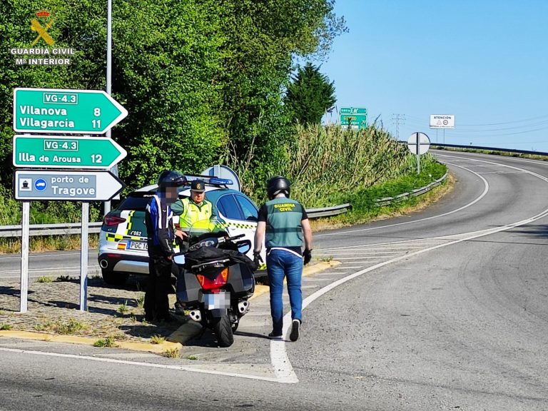 La Guardia Civil intensifica el control de los desplazamientos en motocicletas en la provincia de Pontevedra