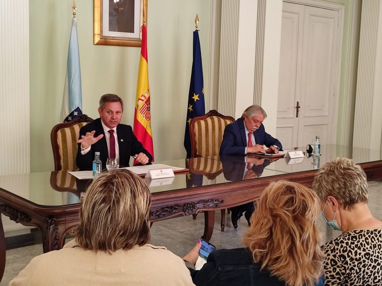Miñones presenta a alcaldes de Ourense la «gran oportunidad» de ayudas por 425 millones para vivienda en Galicia