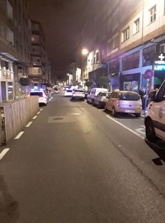 Denunciado un conductor que duplicó la tasa de alcoholemia máxima permitida tras chocar con dos coches aparcados en Lugo