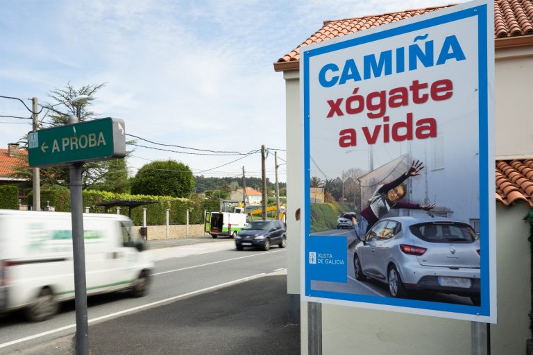 El Ayuntamiento de Oleiros exige seguridad viaria a la Xunta con una campaña con Ethel Vázquez alcanzada por un coche