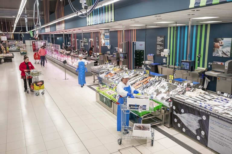 Facua denuncia ante Competencia a ocho cadenas de supermercados por no repercutir la rebaja del IVA a alimentos
